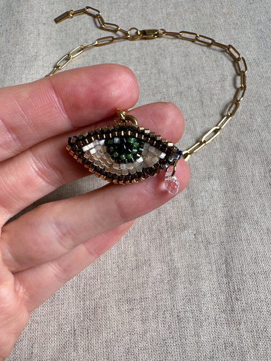 Collier pendentif oeil brodé