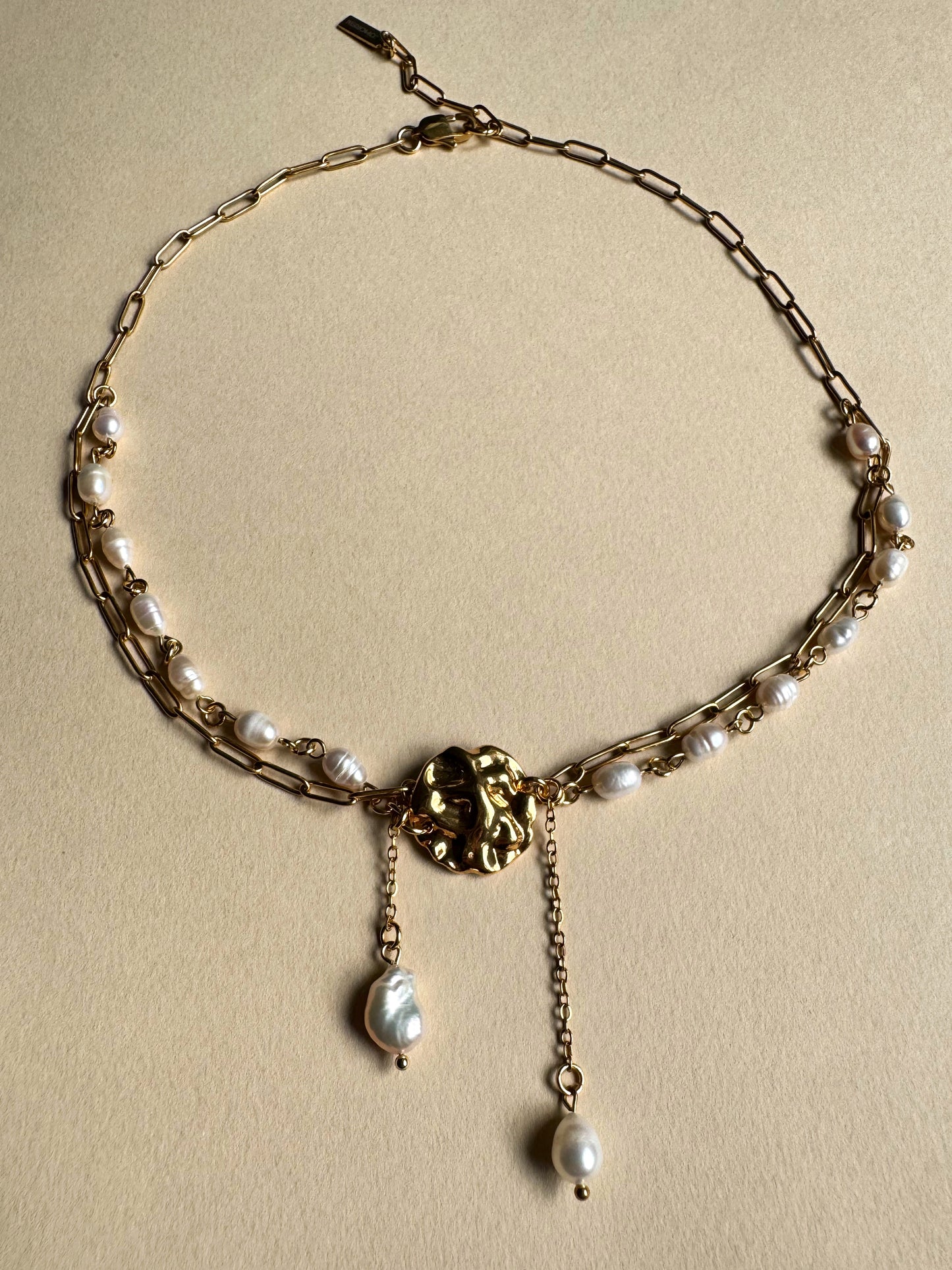 Collier superposé de perles d’eau douce