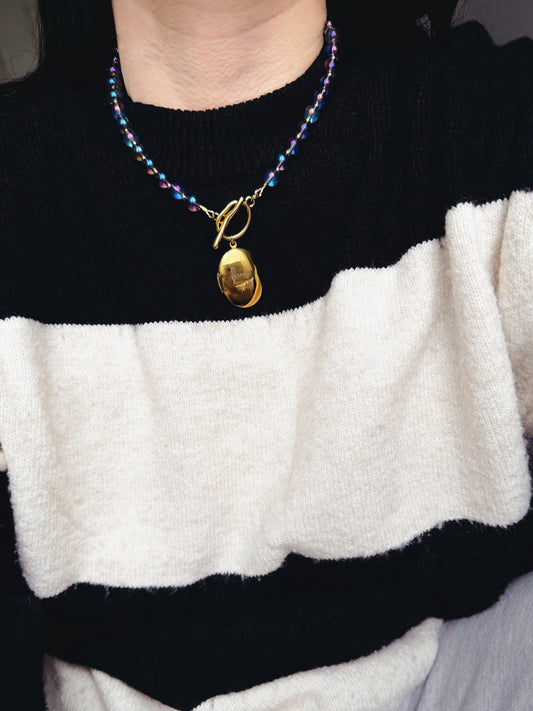 Collier quartz aqua aura avec médaillon ‘Dreams Inside’