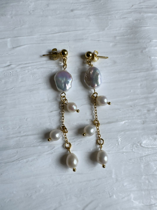 Boucles d’oreilles pendantes de perles d’eau douce