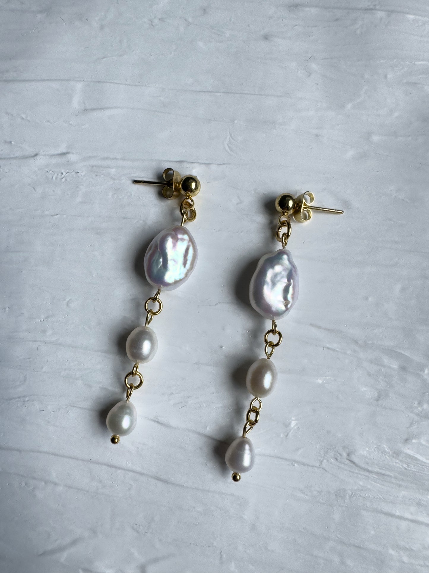 Boucles d’oreilles pendantes de perles d’eau douce