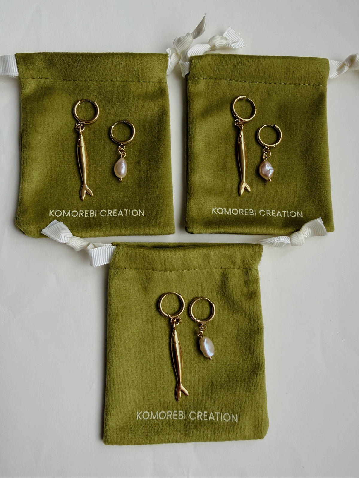 BOUCLES D'OREILLES