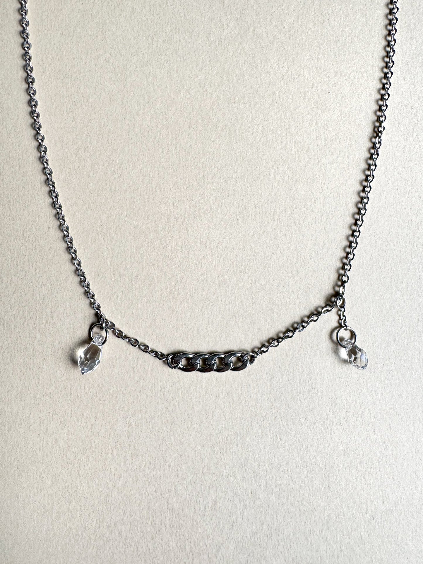 Silberne Gesichtskette