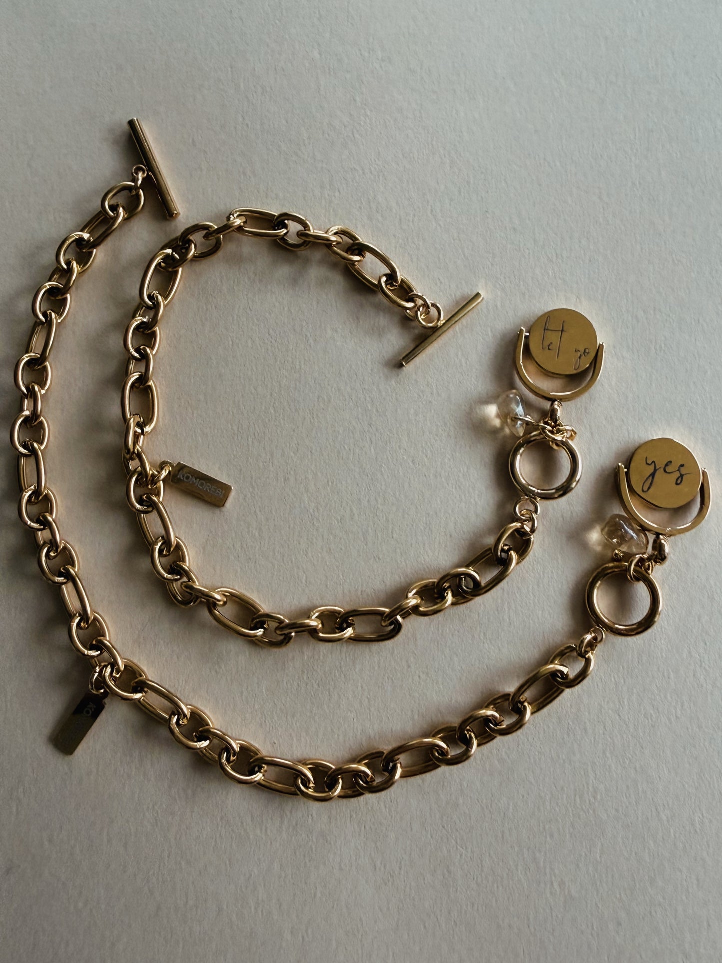 Intuitive bracelet with reversible pendant