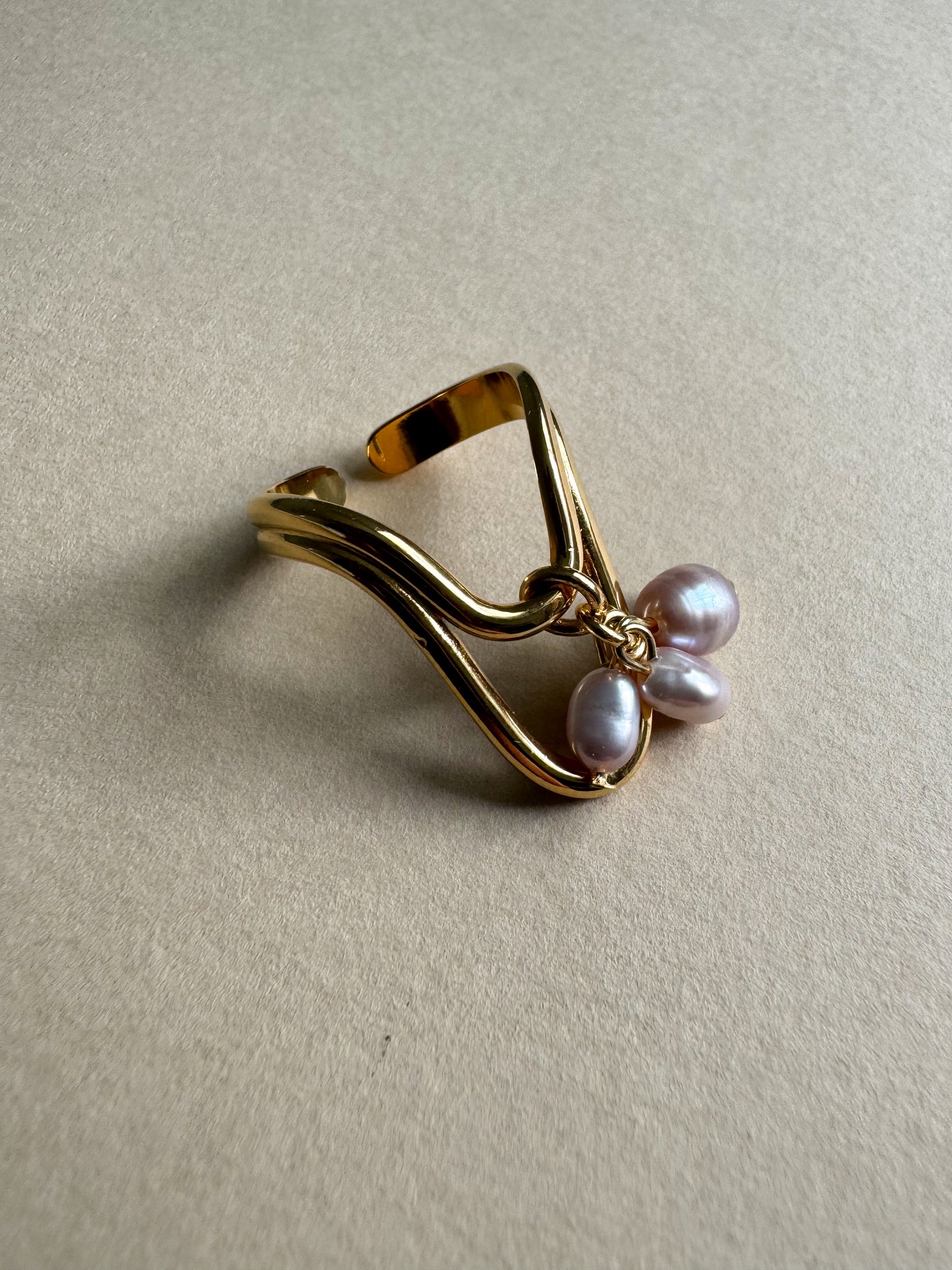 Gold- und Perlenring