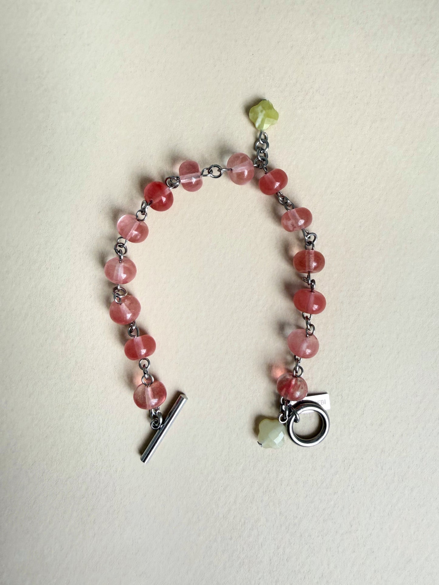 Armband aus Erdbeerquarz und Zitronenjade