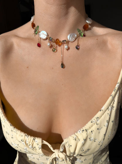 Collier de perles baroques et de cristaux multicolores
