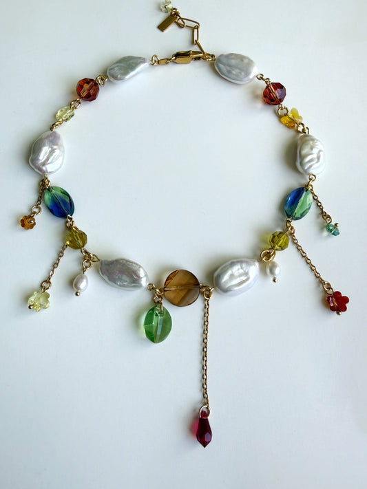 Collier de perles baroques et de cristaux multicolores
