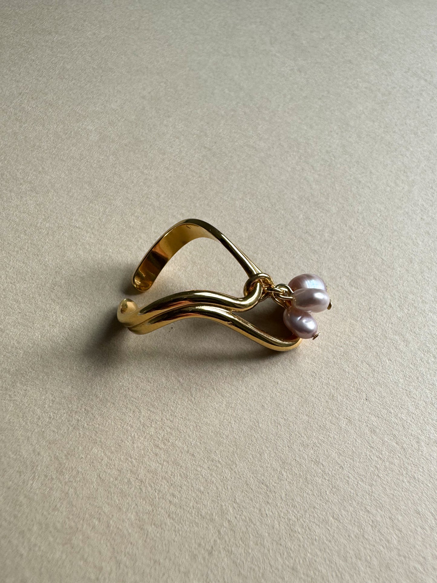 Gold- und Perlenring