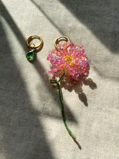 Boucles d’oreilles dépareillées pivoine rose