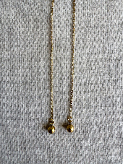 Goldene Gesichtskette mit Tropfenanhängern