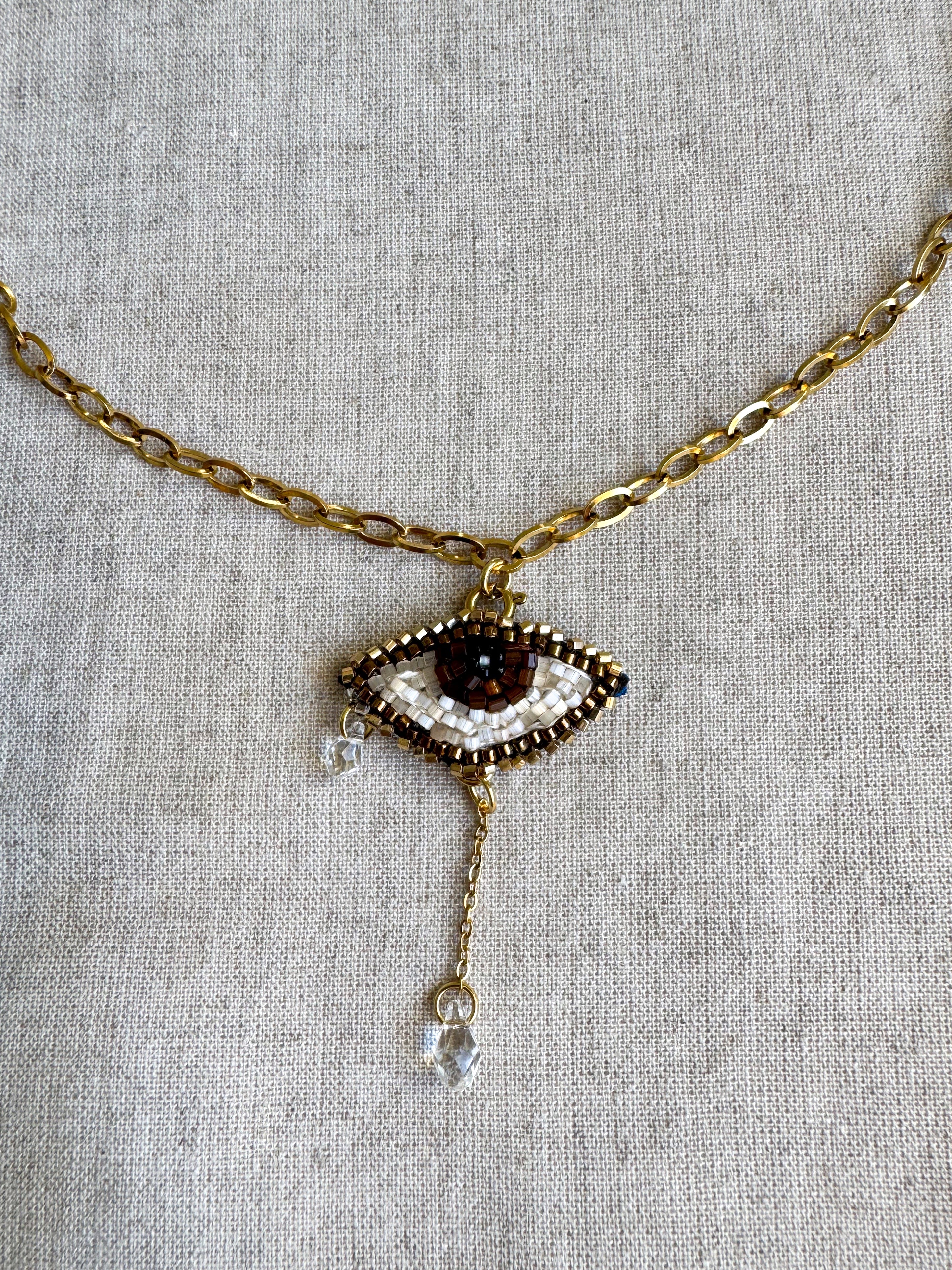 Collier pendentif oeil brodé