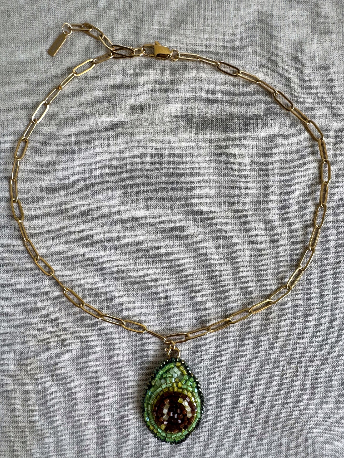 Collier avocat brodé de perles