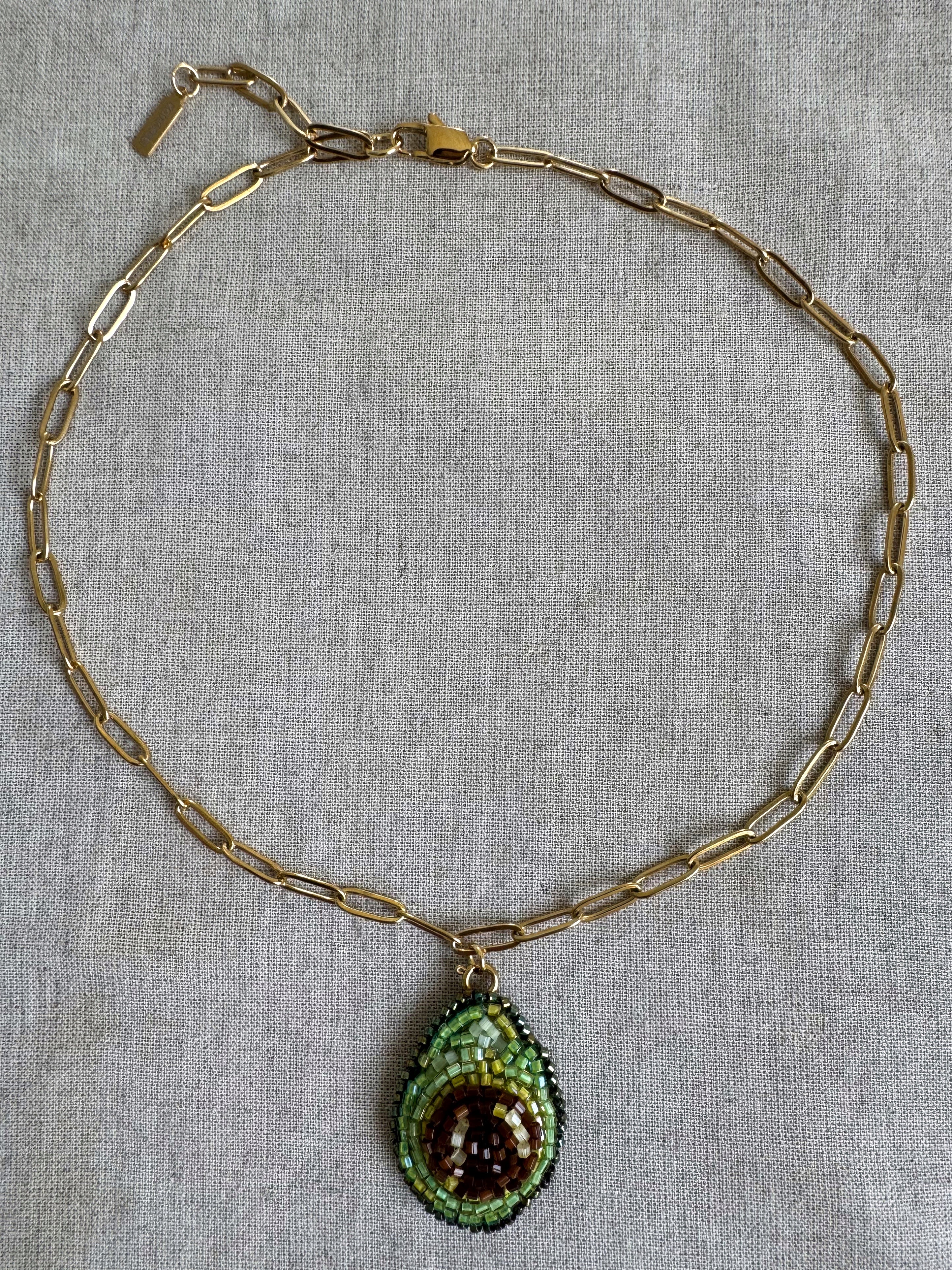 Collier avocat brodé de perles