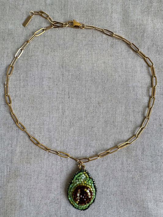 Collier avocat brodé de perles