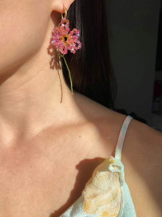 Boucles d’oreilles dépareillées pivoine rose