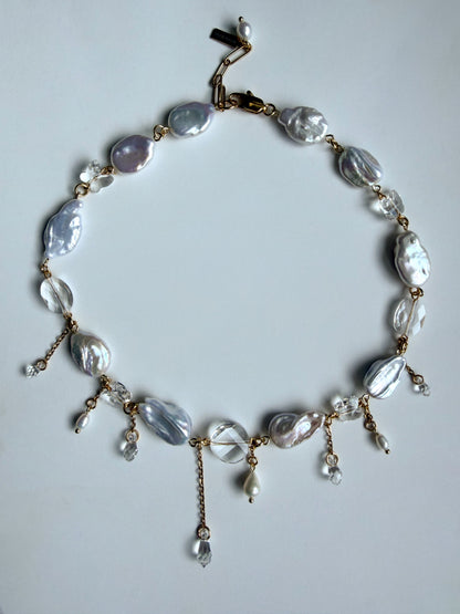 Collier de perles baroques et de cristaux