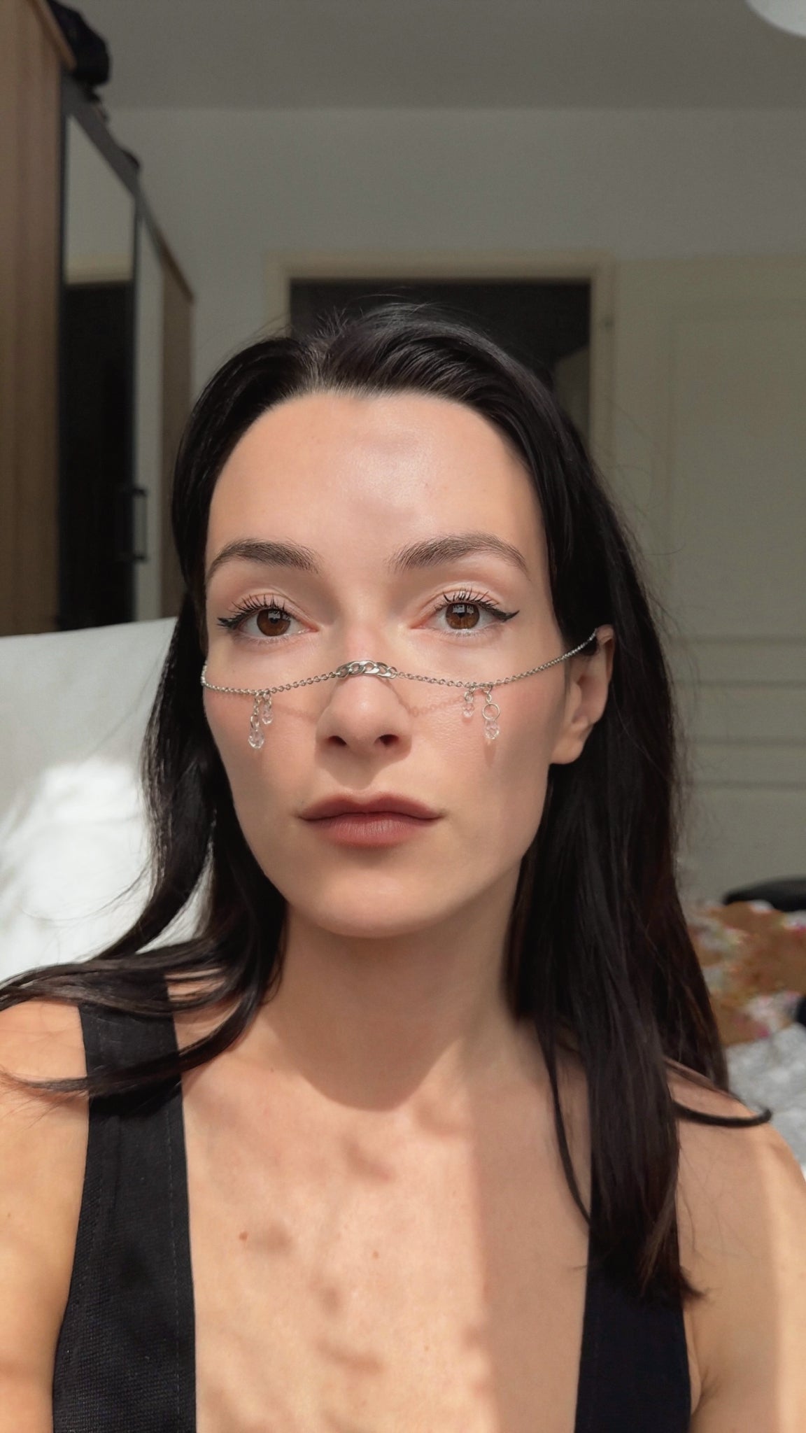 Chaîne de visage argentée avec pendentifs gouttes