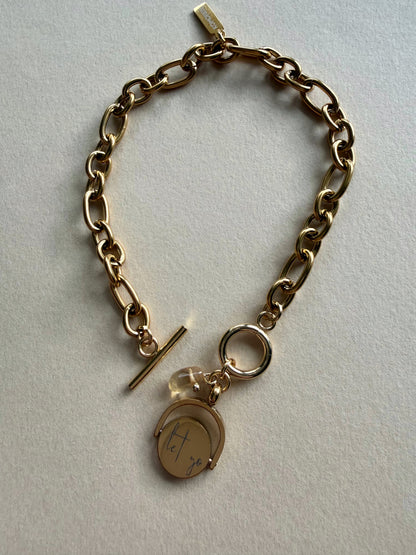 Intuitive bracelet with reversible pendant