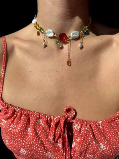 Collier de perles baroques et de cristaux multicolores