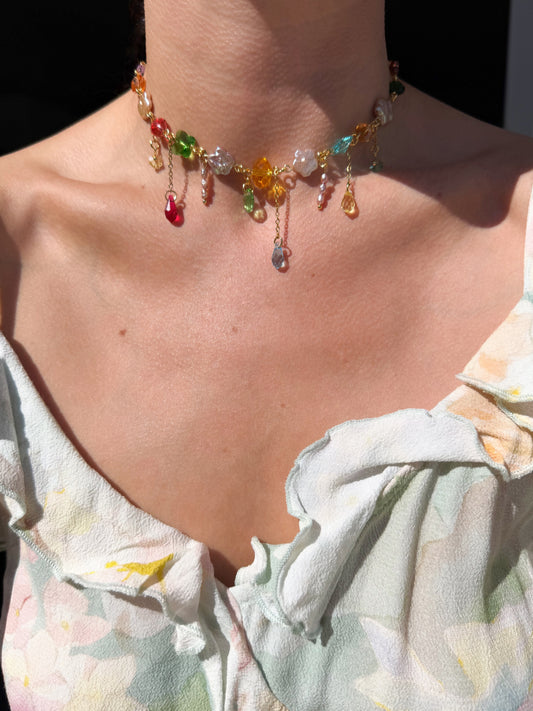 Collier de perles baroques roses et de cristaux multicolores