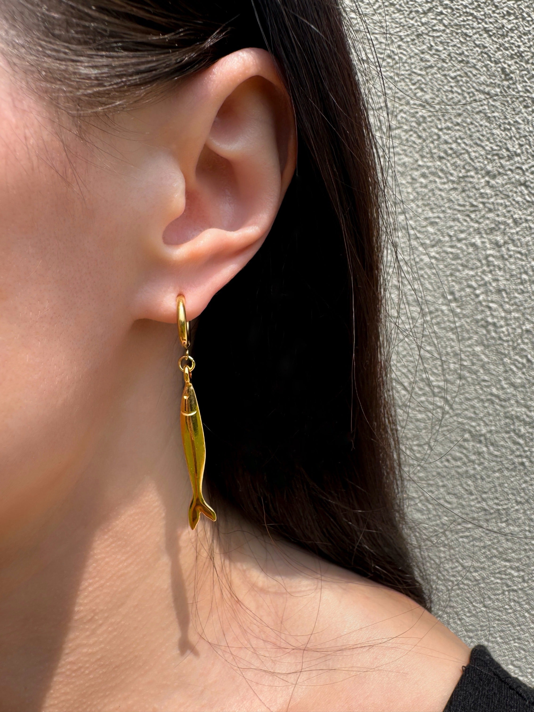 Boucles d’oreilles dépareillées Fish & Pearl