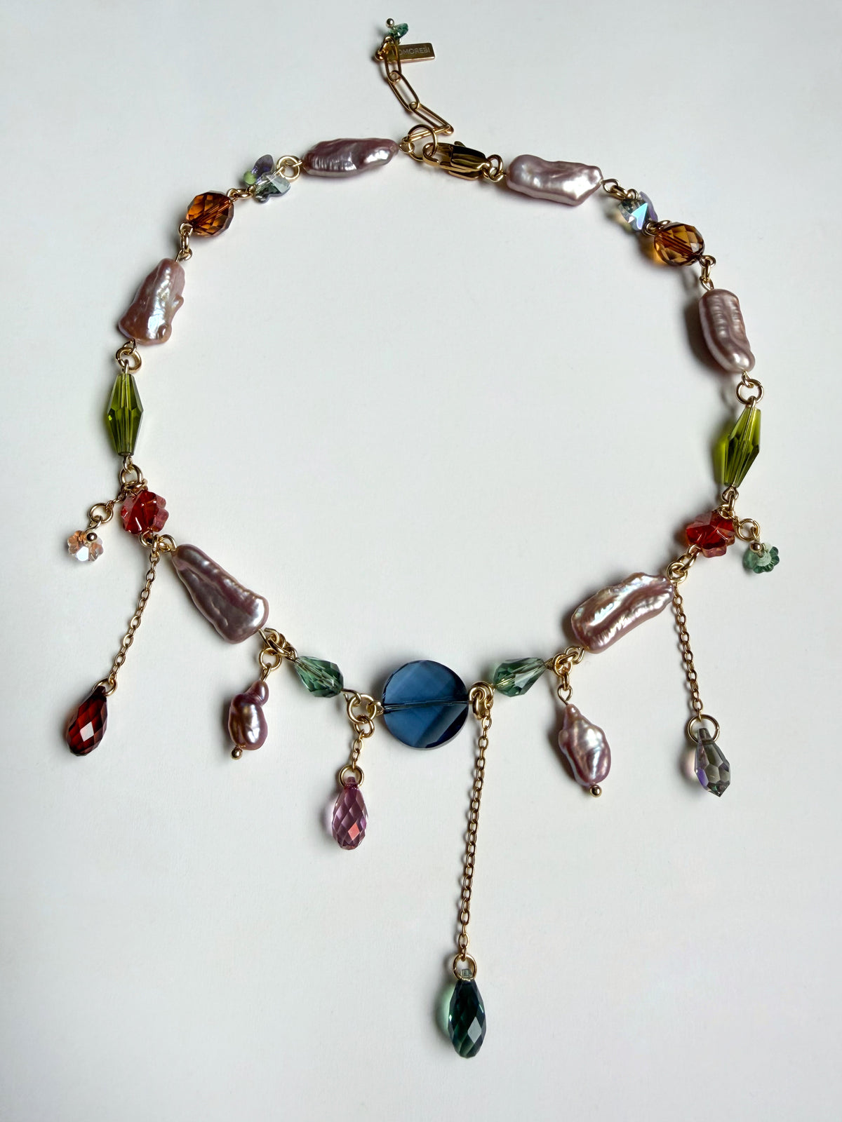 Collier de perles baroques roses et de cristaux multicolores