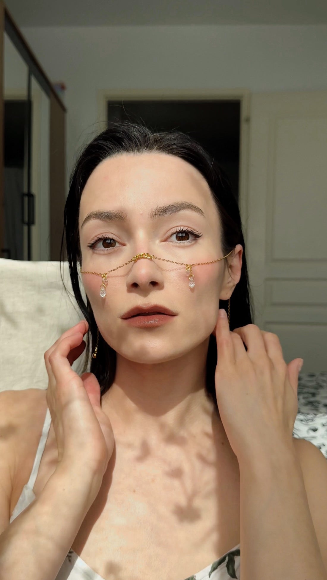 Chaîne de visage dorée avec pendentifs gouttes