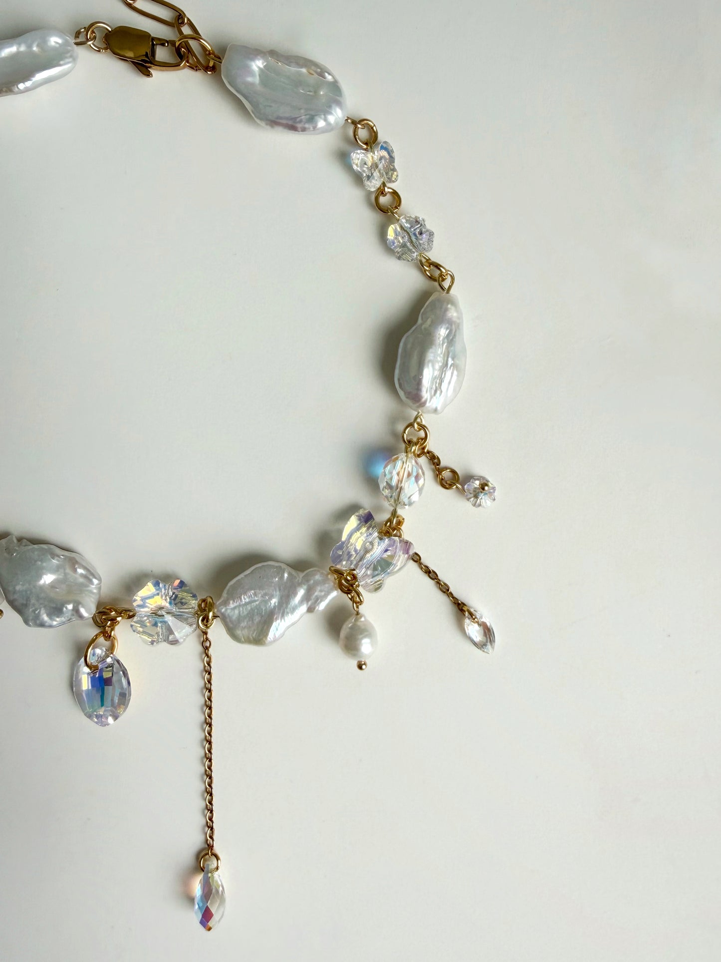 Chocker de perles baroques et de cristaux AB