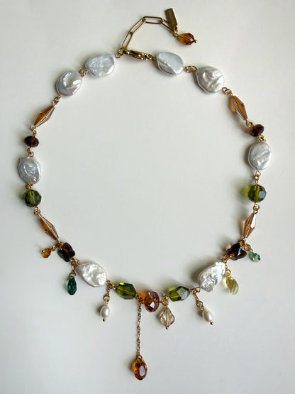 Collier de perles baroques et de cristaux multicolores