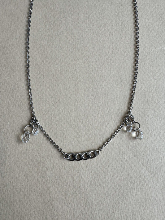 Chaîne de visage argentée avec pendentifs gouttes