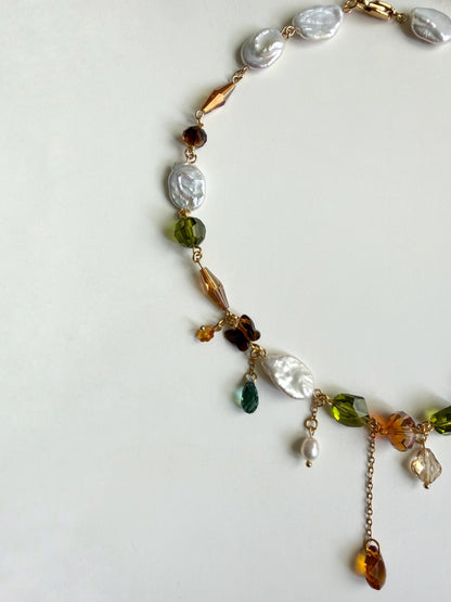 Collier de perles baroques et de cristaux multicolores