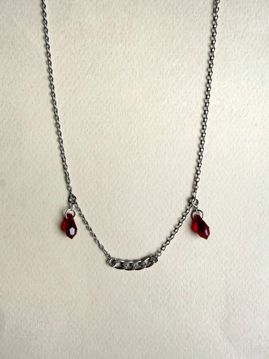 Chaîne de visage argentée avec pendentifs gouttes