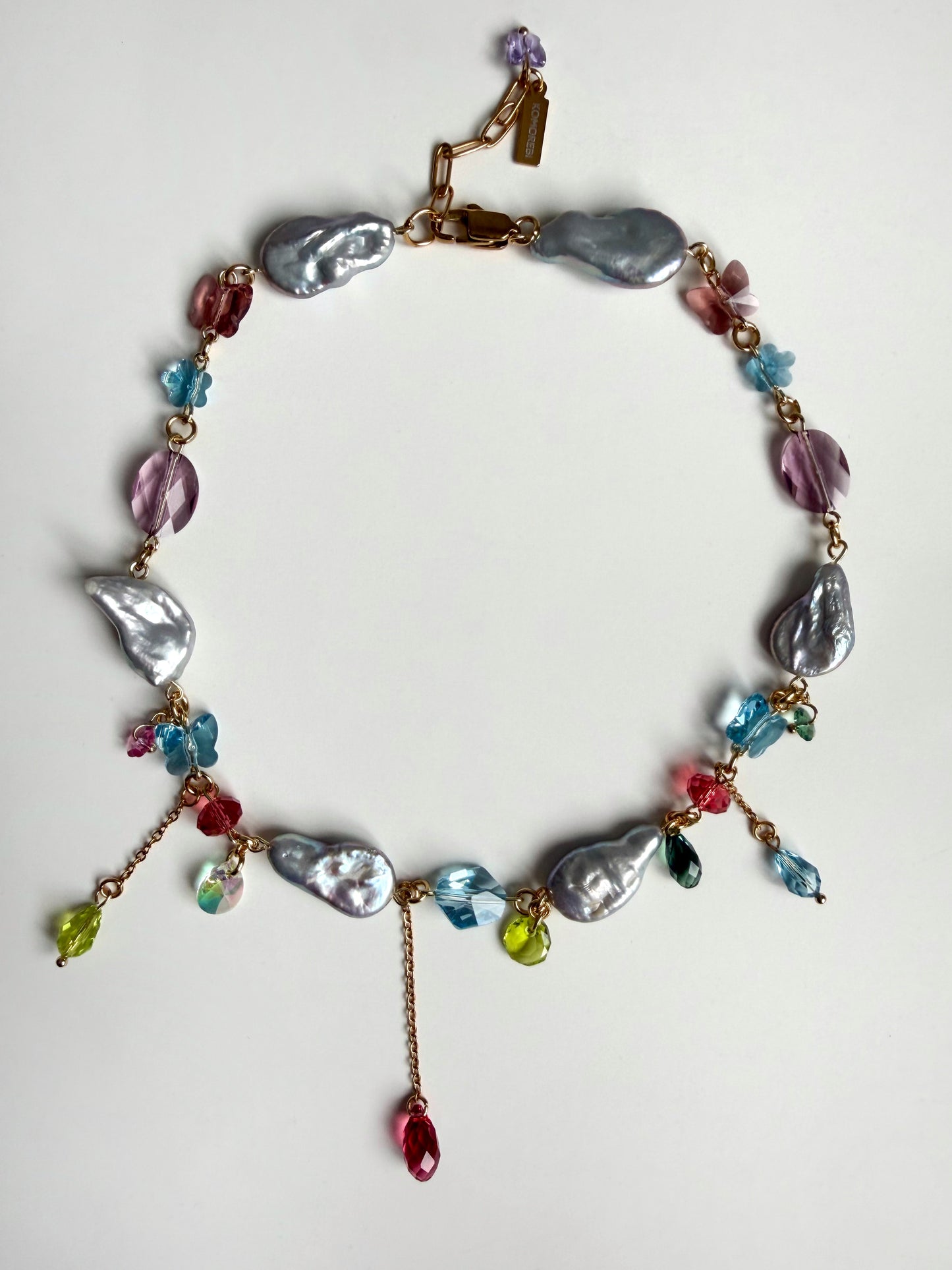 Collier de perles baroques grises et de cristaux multicolores