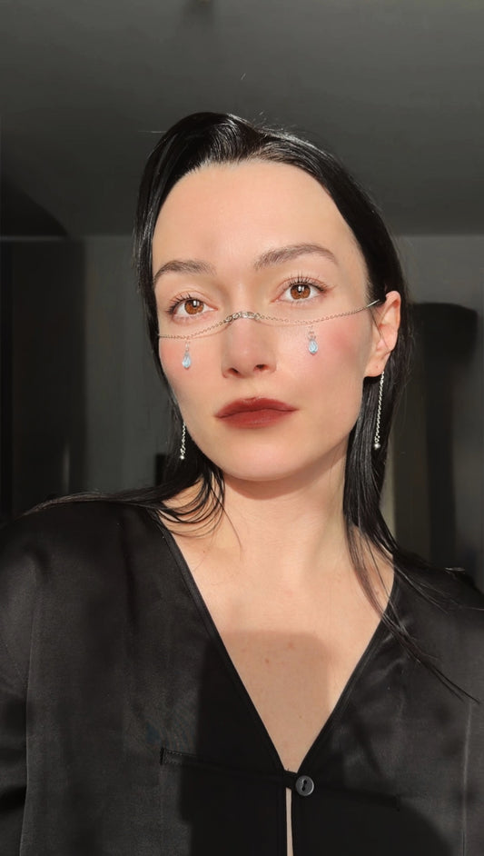 Chaîne de visage argentée avec pendentifs gouttes