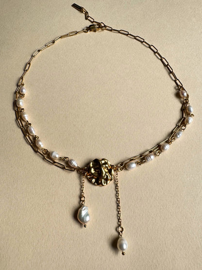 Mehrreihige Halskette mit Süßwasserperlen