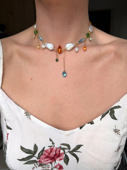Collier de perles baroques et de cristaux multicolores