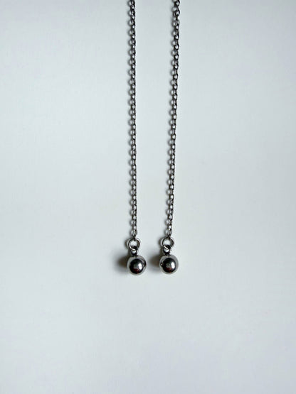 Chaîne de visage argentée avec pendentifs gouttes