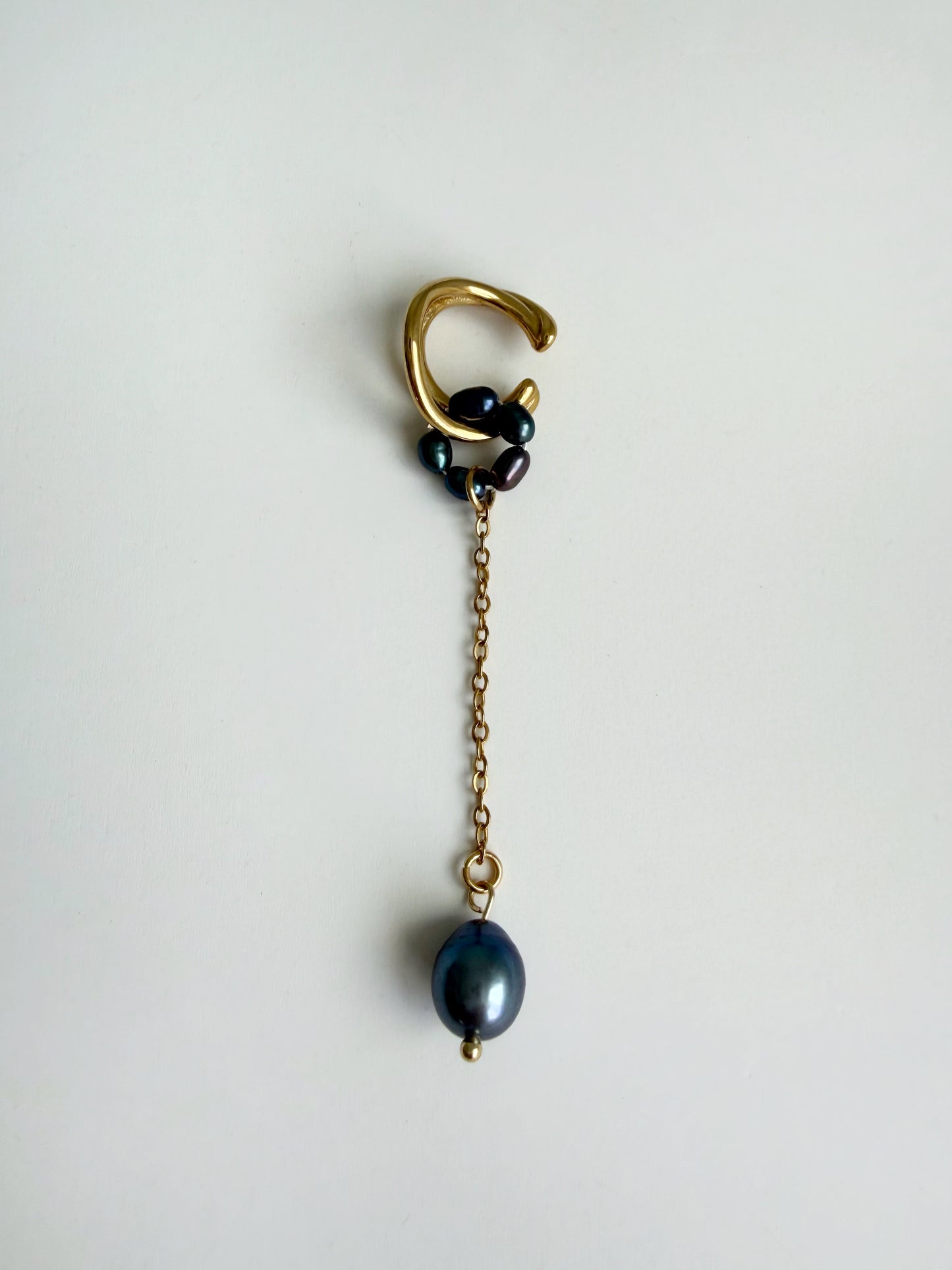 Ear cuff avec perles bleues