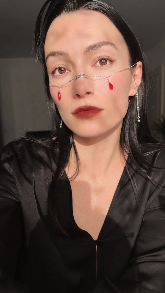 Chaîne de visage argentée avec pendentifs gouttes