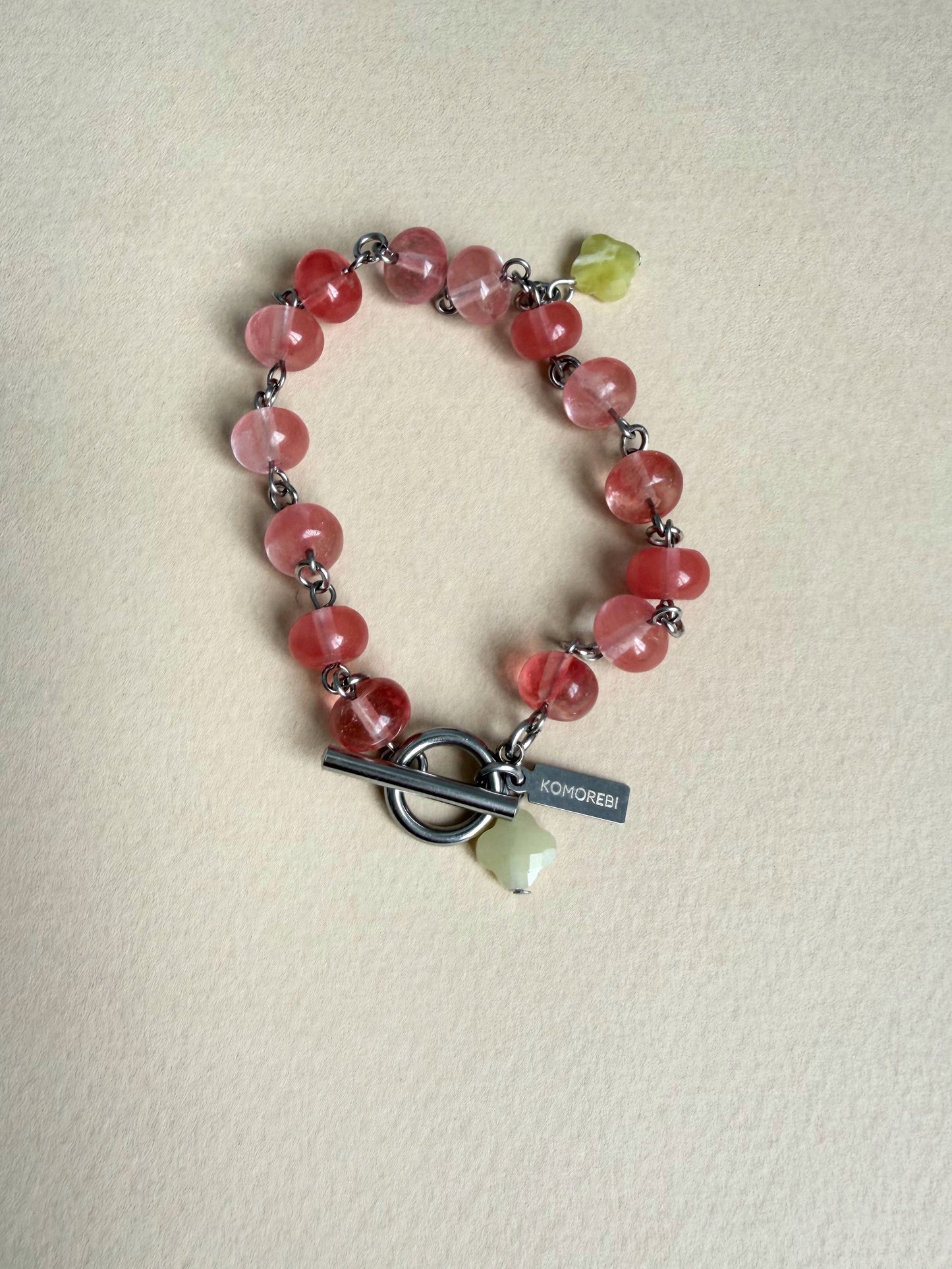 Armband aus Erdbeerquarz und Zitronenjade