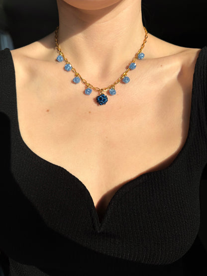 Blaubeer-Halskette mit mehreren Anhängern