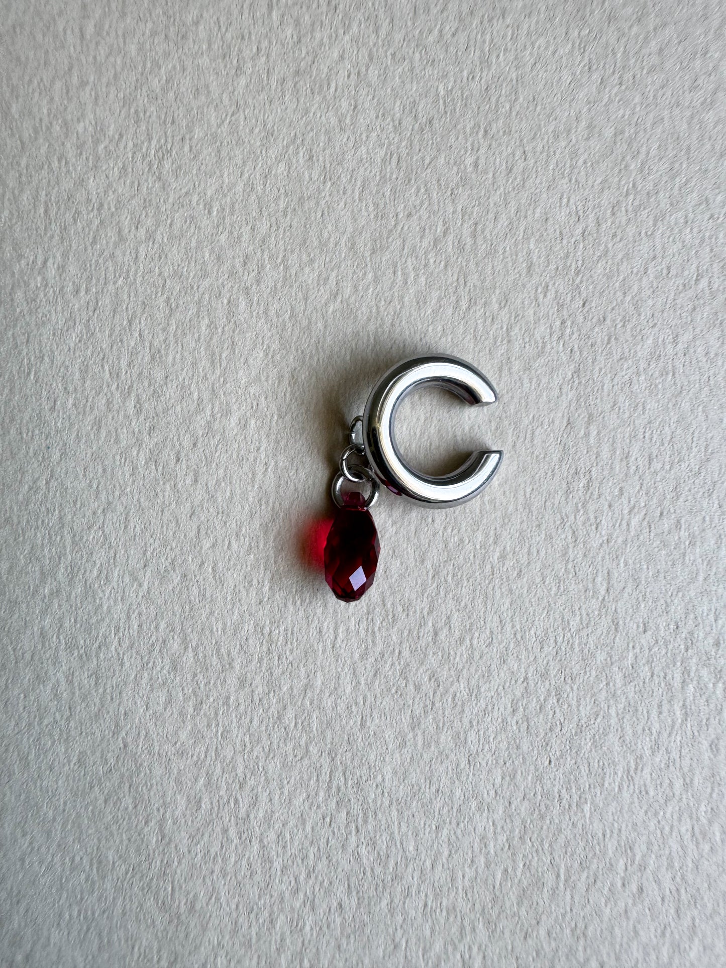 Tropfenförmiger Ohrschmuck