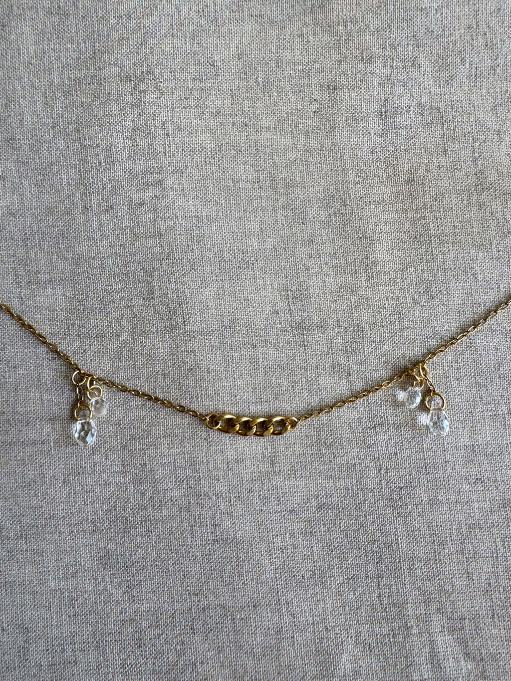 Chaîne de visage dorée avec pendentifs gouttes