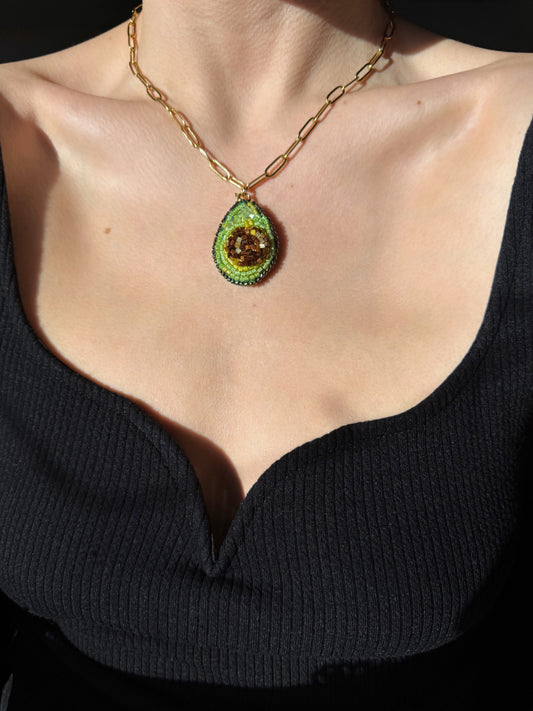 Collier avocat brodé de perles