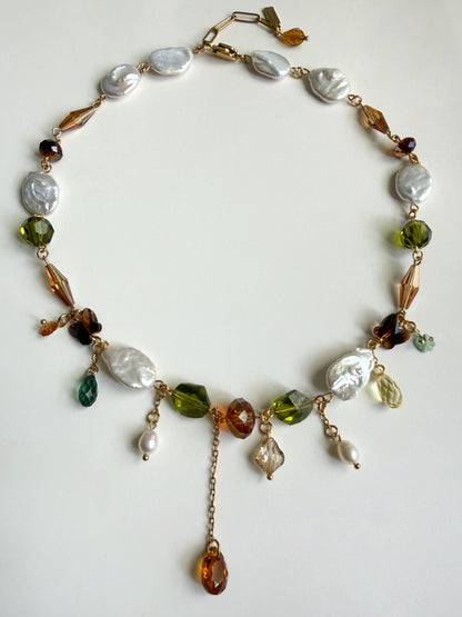 Collier de perles baroques et de cristaux multicolores