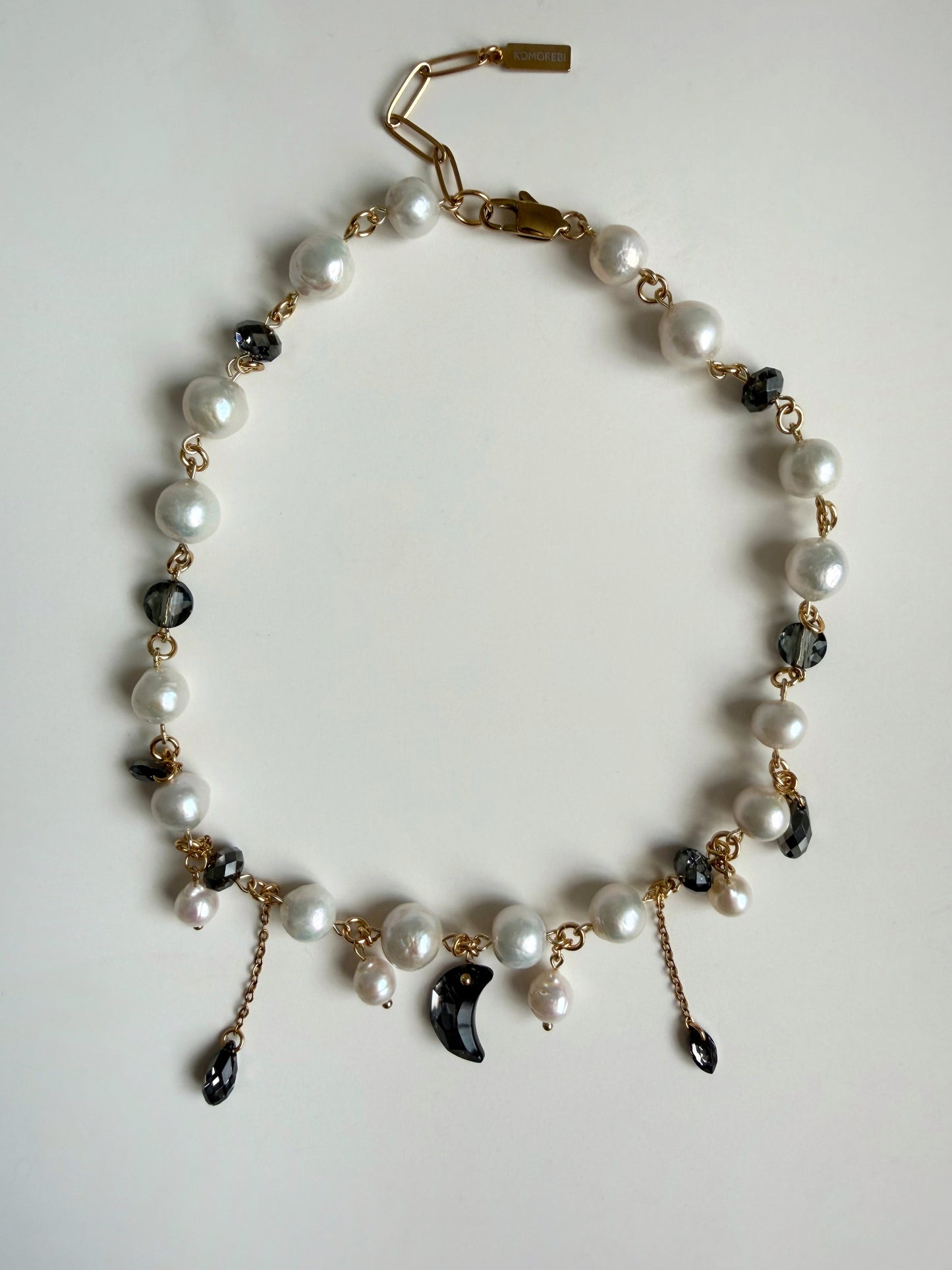 Collier de perles baroques et de cristaux
