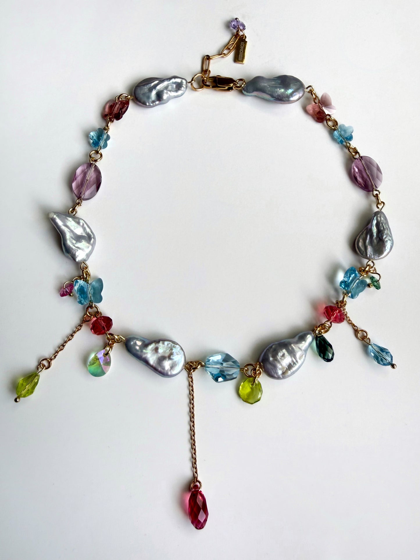 Collier de perles baroques grises et de cristaux multicolores