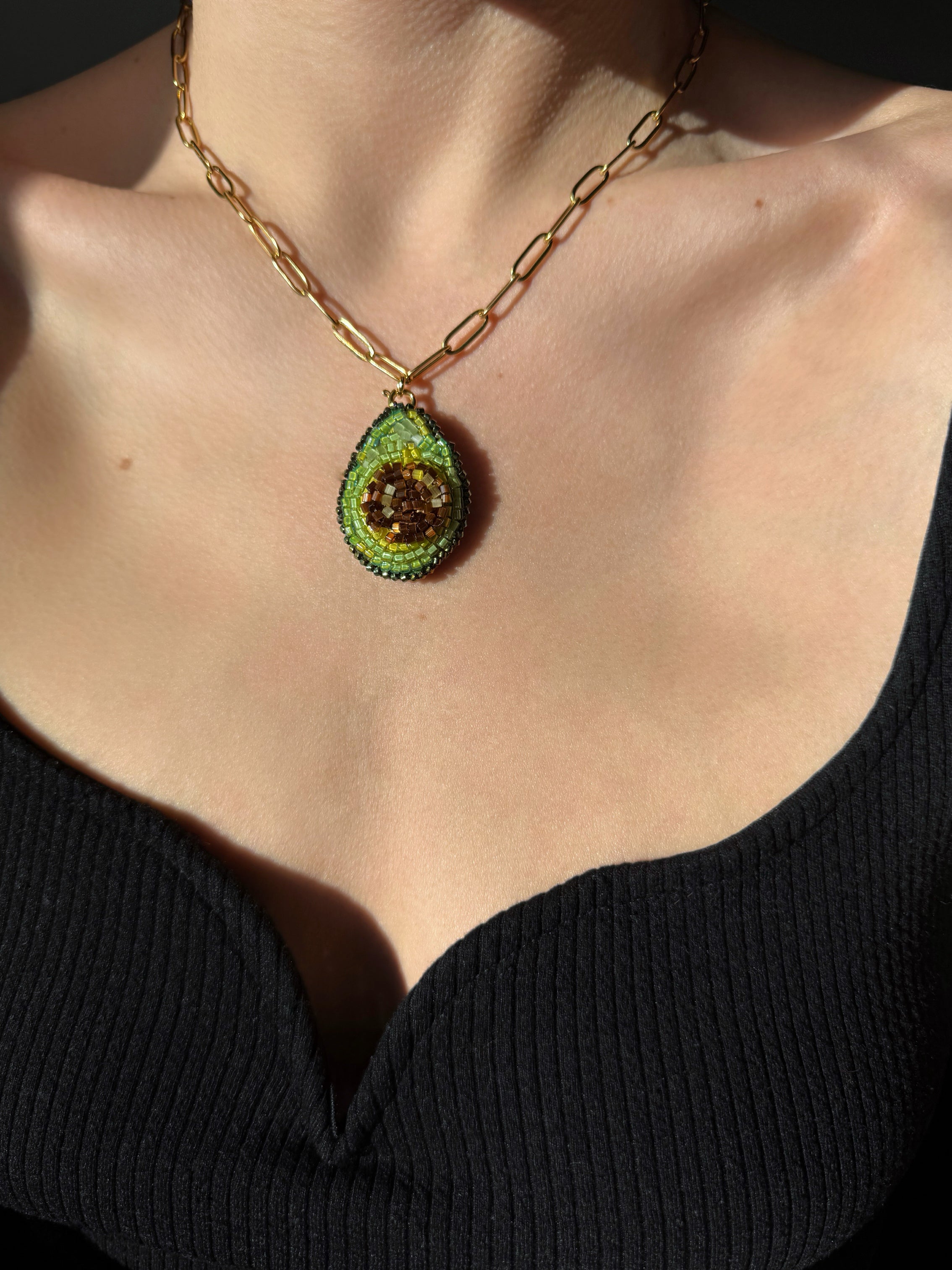 Collier avocat brodé de perles