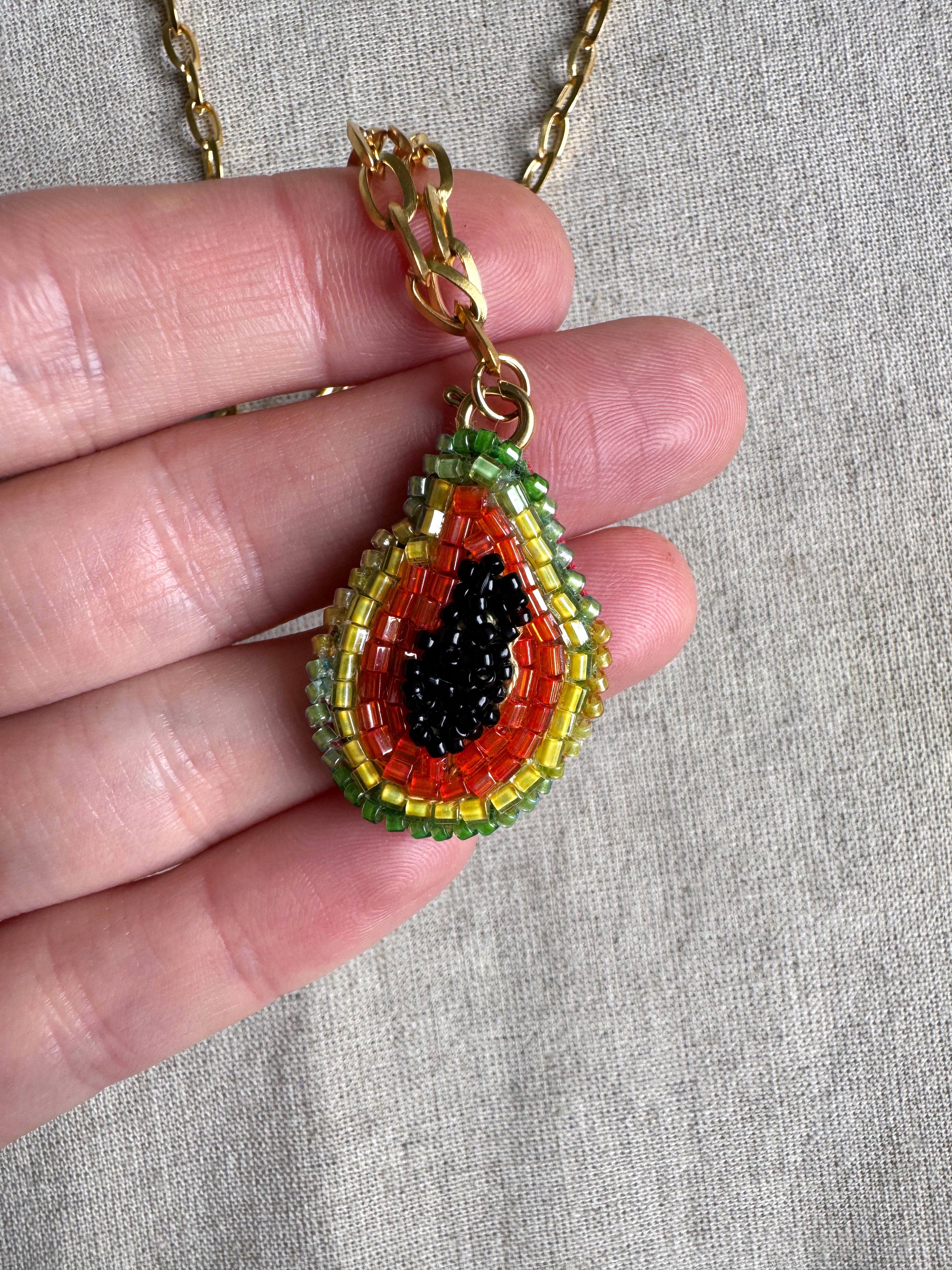 Collier pendentif fruit du papaye